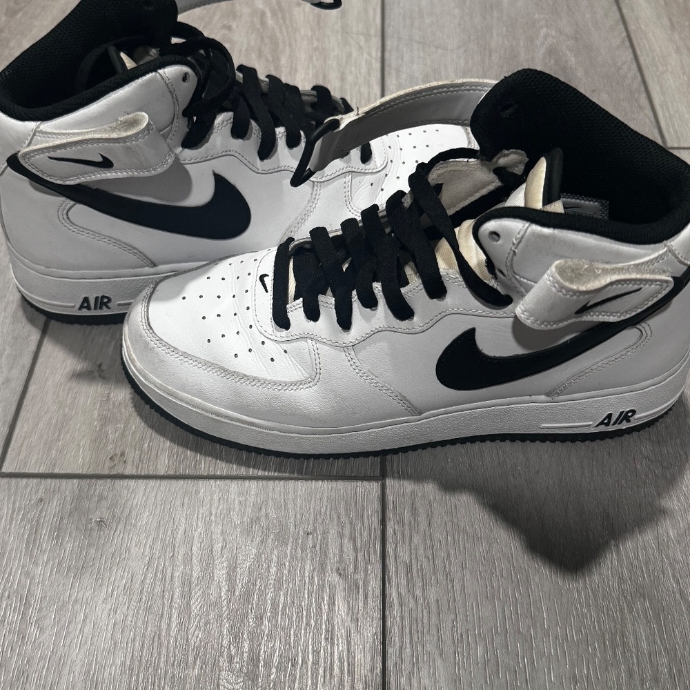 AFI MID WHITE & BLACK